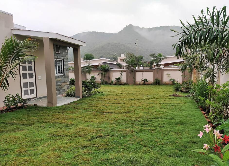 Nine Hill Villa - 2Bhk Private Villa With Pool Udaipur Bagian luar foto