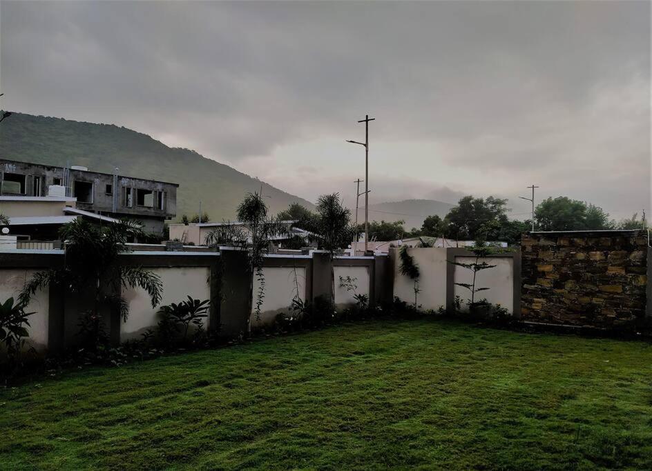 Nine Hill Villa - 2Bhk Private Villa With Pool Udaipur Bagian luar foto