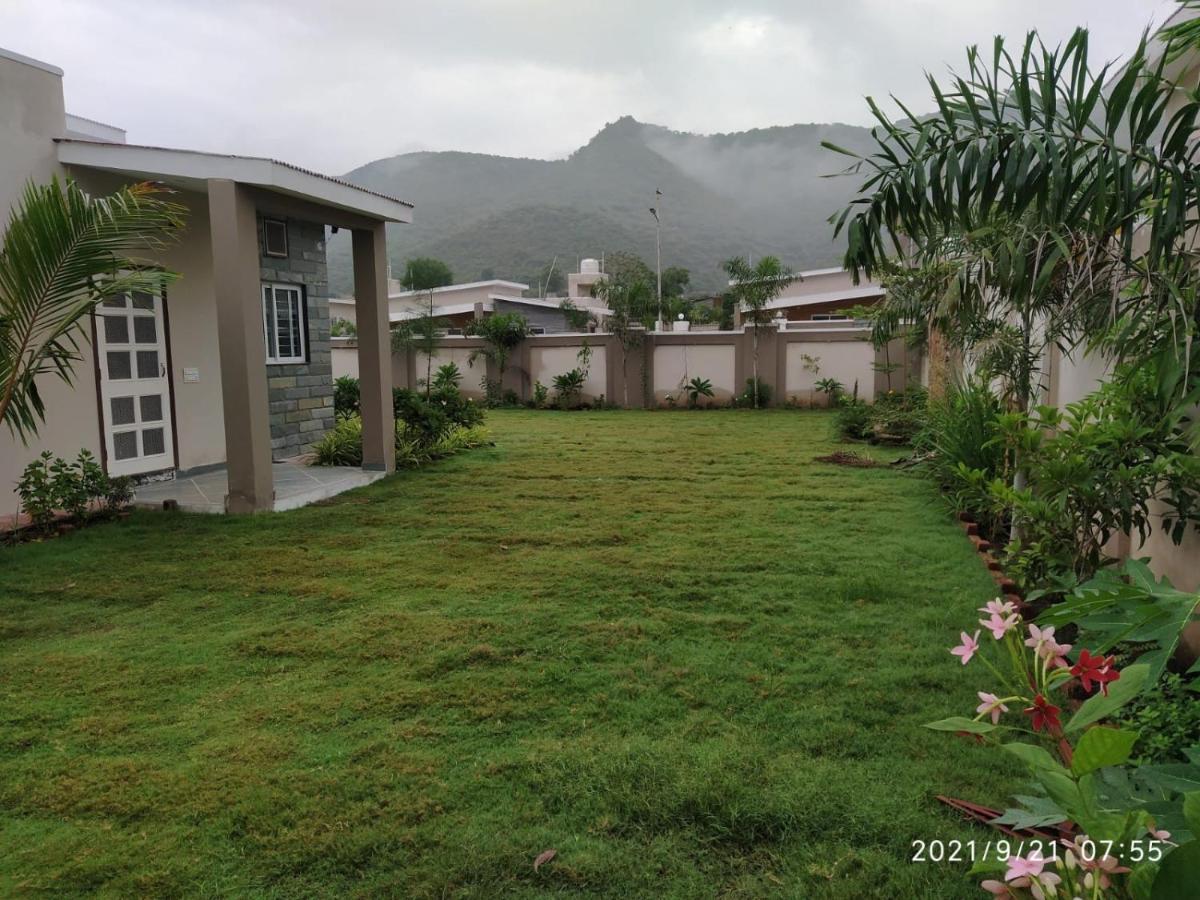 Nine Hill Villa - 2Bhk Private Villa With Pool Udaipur Bagian luar foto